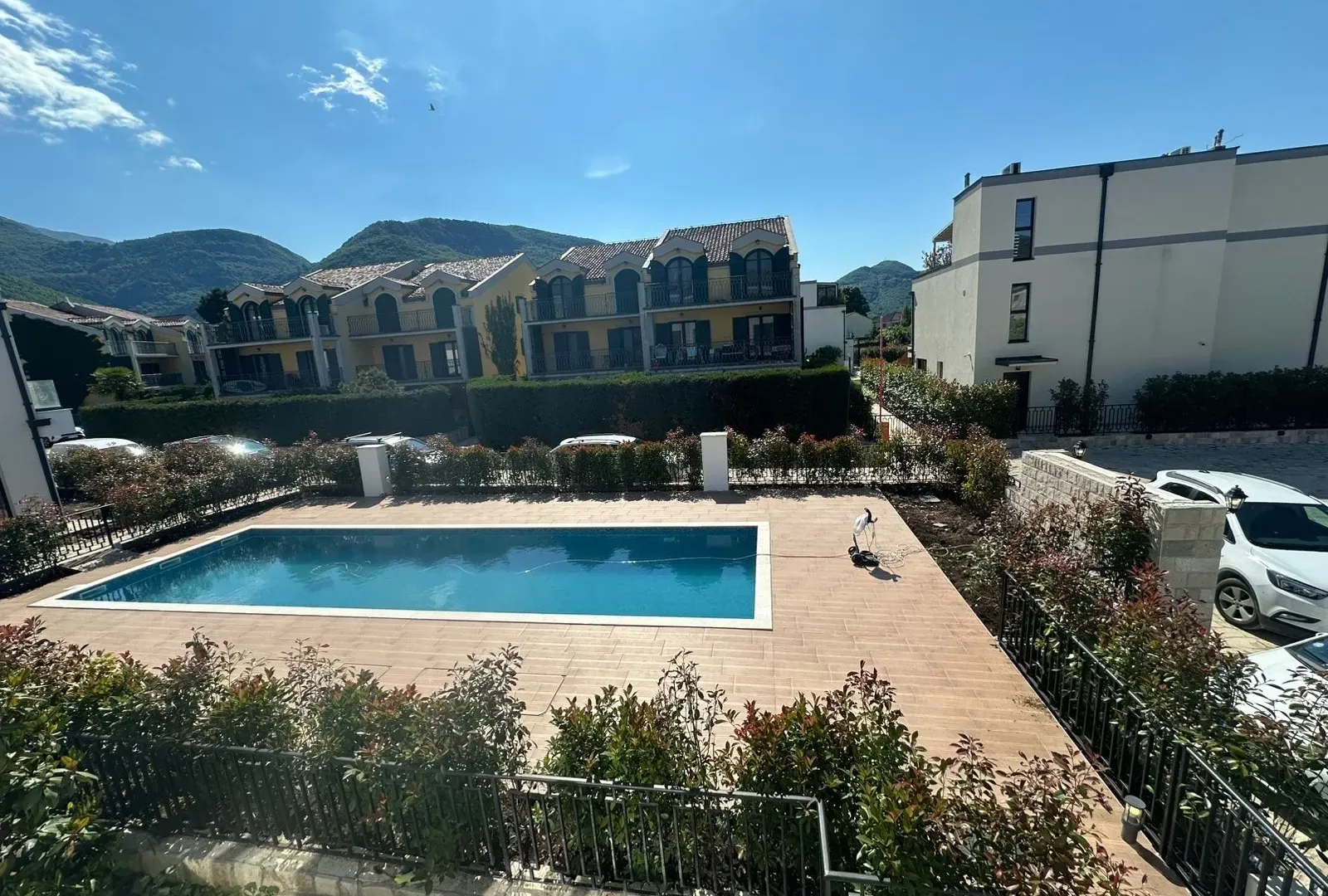 Izdavanje, kuća, 160m², Lastva Grbaljska, Kotor