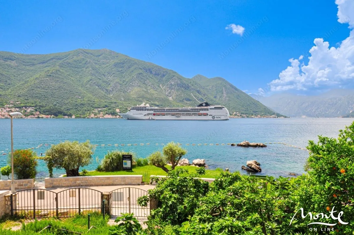Sale, house, 1198m², Dobrota, Kotor