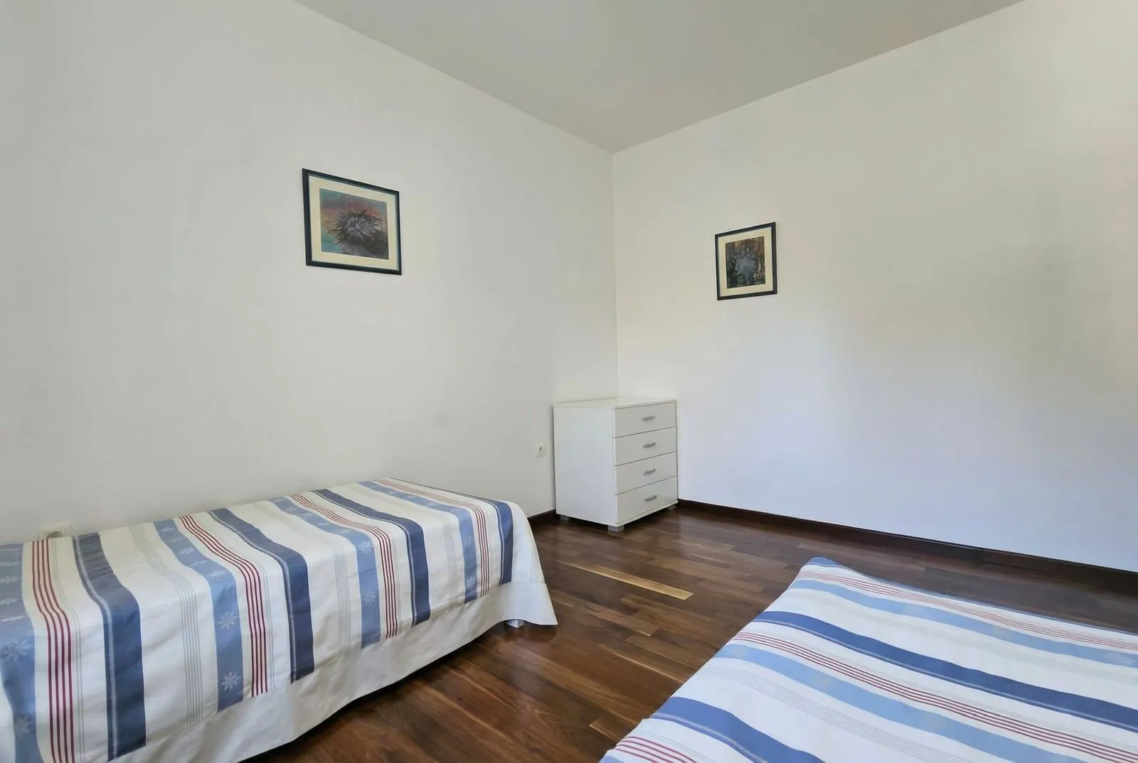 Prodaja, četvorosoban stan, 90m², Tivat, Crna Gora