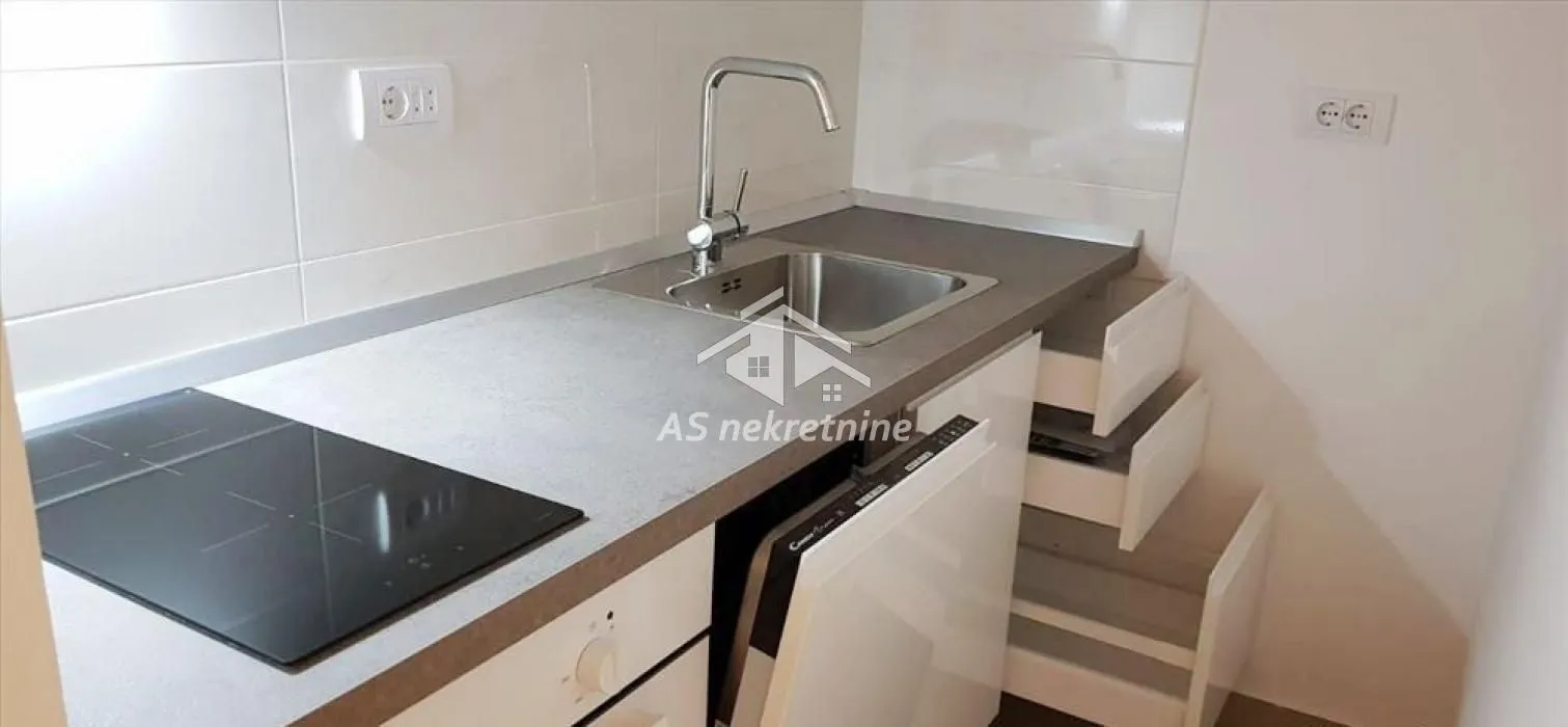 Izdavanje, dvosoban stan, 35m², Vračar Sve Podlokacije, Beograd