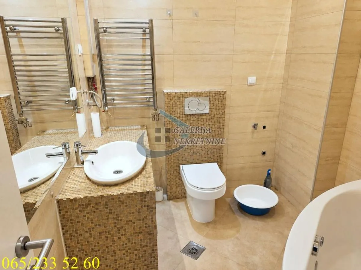 Prodaja, četvorosoban stan, 105m², Vojvode Vlahovica, Beograd