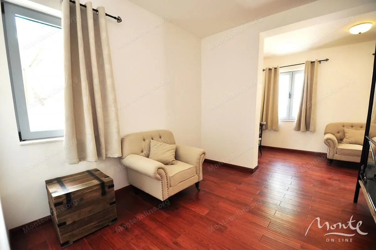 Sale, office space, 570m², Risan, Kotor