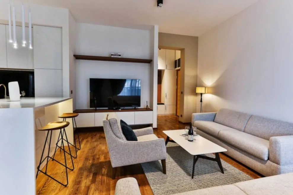 Izdavanje, dvosoban stan, 76m², Budva, Crna Gora