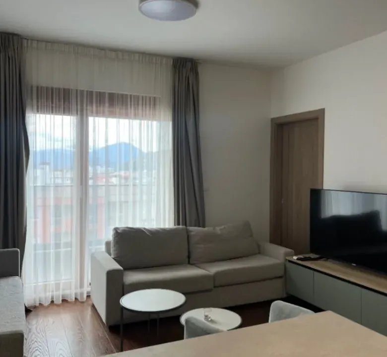 Izdavanje, trosoban stan, 90m², Master Kvart, Podgorica