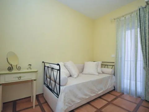 Izdavanje, dvosoban stan, 64m², Centar, Budva - image 3