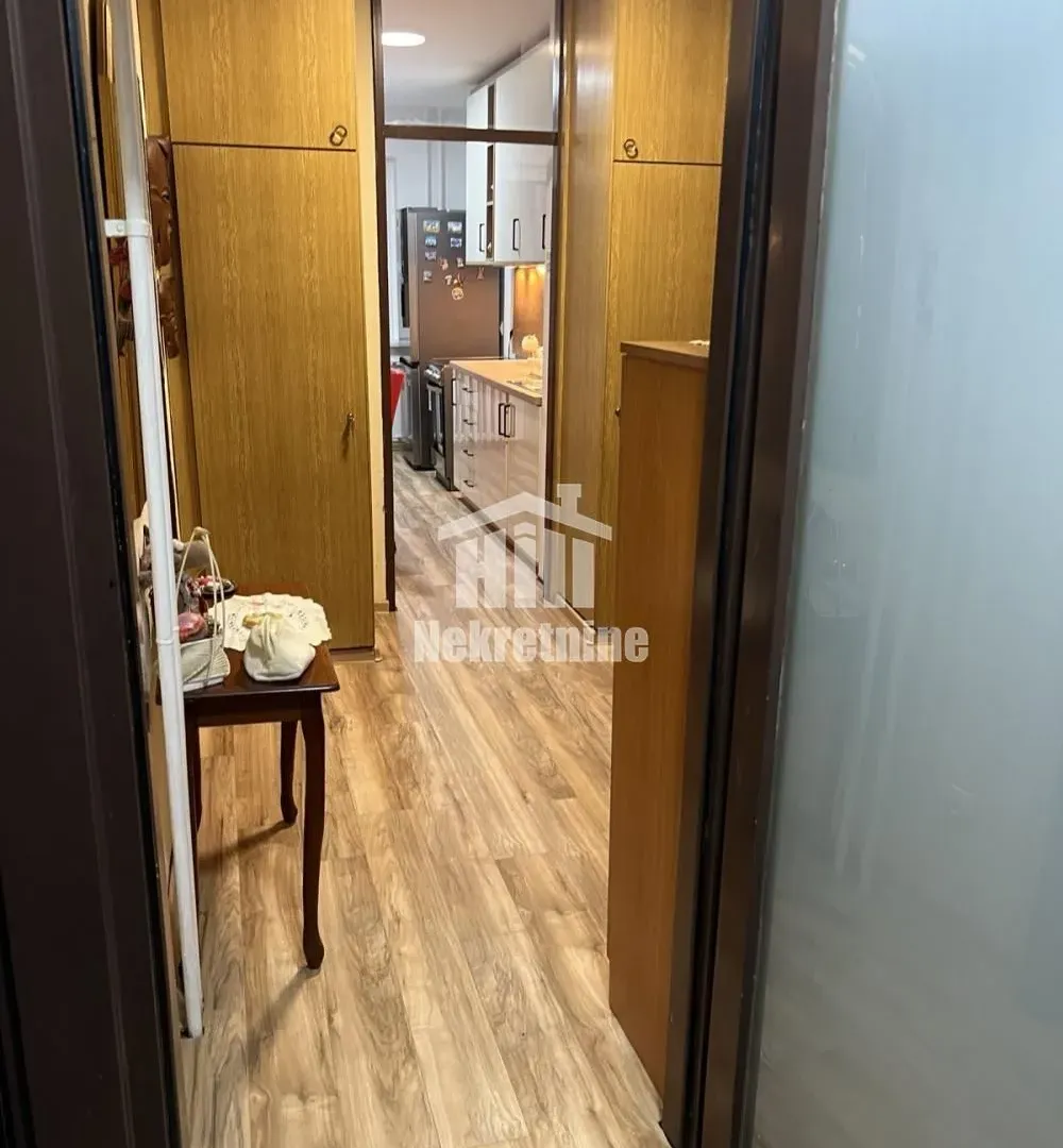 Prodaja, trosoban stan, 77m², Zemun Sve Podlokacije, Beograd