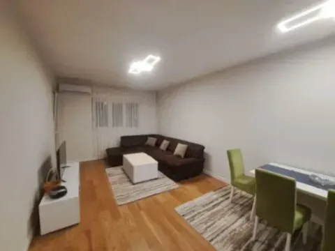 Izdavanje, jednosoban stan, 49m², Central Point, Podgorica - image 3