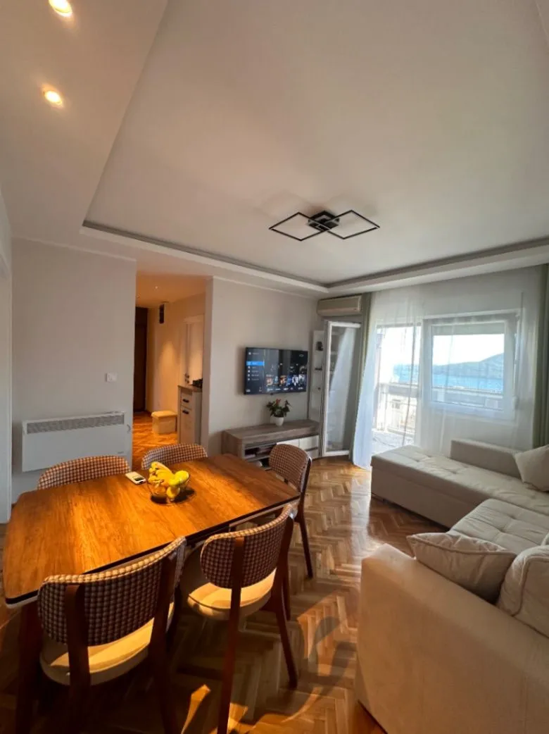 Izdavanje, dvosoban stan, 60m², Topla, Herceg Novi