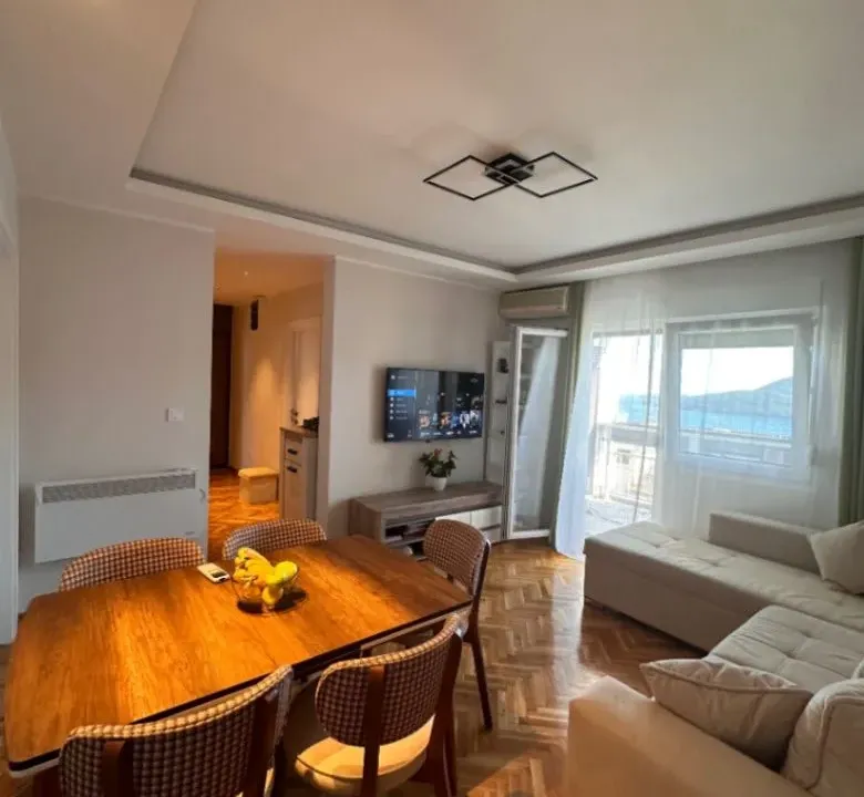 Izdavanje, dvosoban stan, 60m², Topla, Herceg Novi