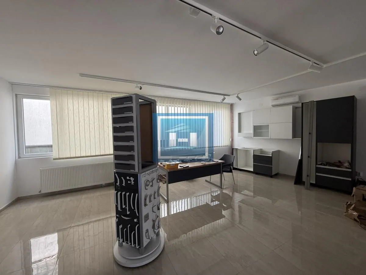Rent, office space, 194m², Industrijska zona, Jagodina