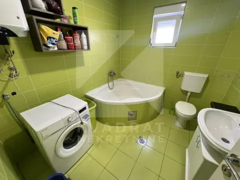 Izdavanje, kuća, 260m², Kokoti, Podgorica - image 20
