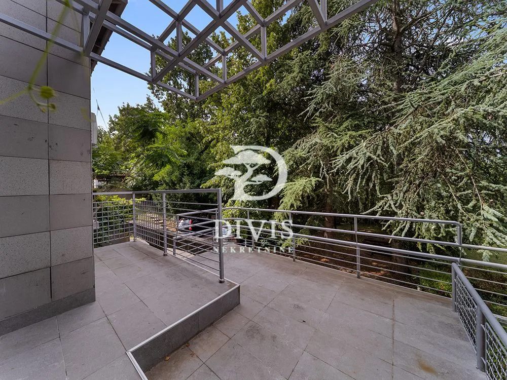 Izdavanje, kuća, 111m², Dedinje Sve Podlokacije, Beograd