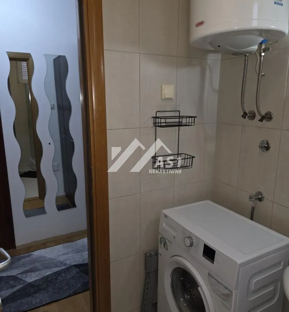 Izdavanje, stan, 25m², Bulevar Evrope, Novi Sad Sve Podlokacije