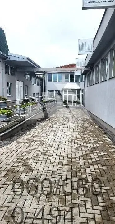 Sale, office space, 1500m², Voždovac Sve Podlokacije, Beograd