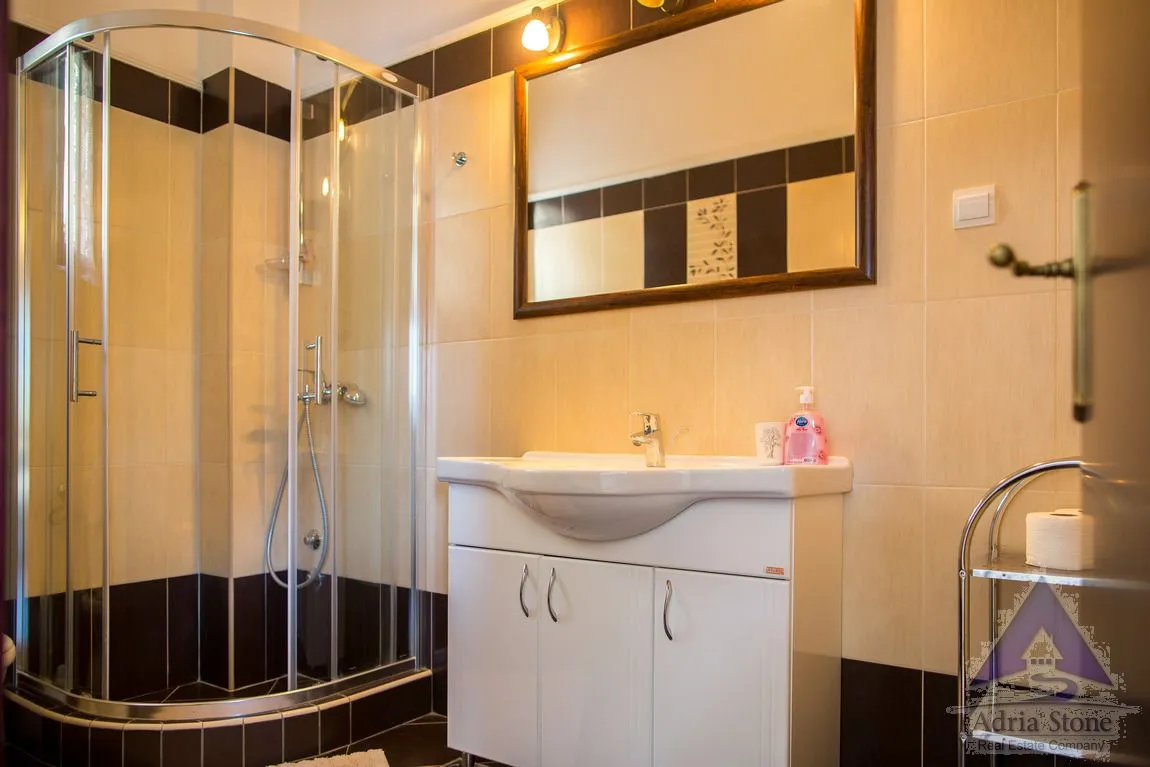 Prodaja, ugostiteljski objekat, 235m², Kostanjica, Kotor