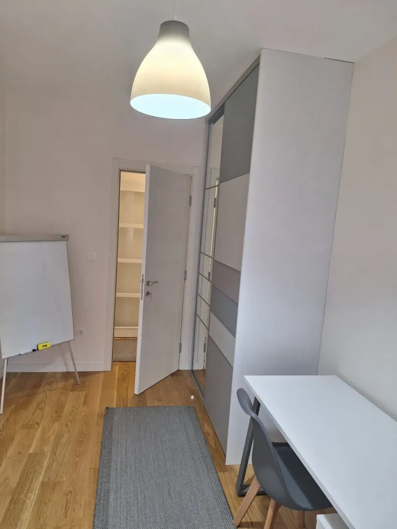Izdavanje, četvorosoban stan, 94m², City Kvart, Podgorica