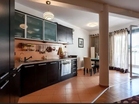 Prodaja, stan, 90m², Petrovac, Budva - image 1
