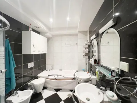 Izdavanje, dvosoban stan, 80m², Centar, Podgorica - image 2