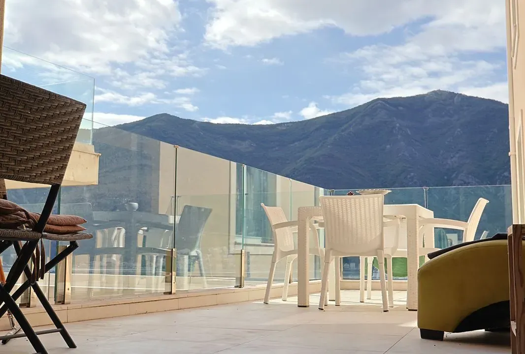 Sale, two bedroom apartment, 106m², Dobrota, Kotor