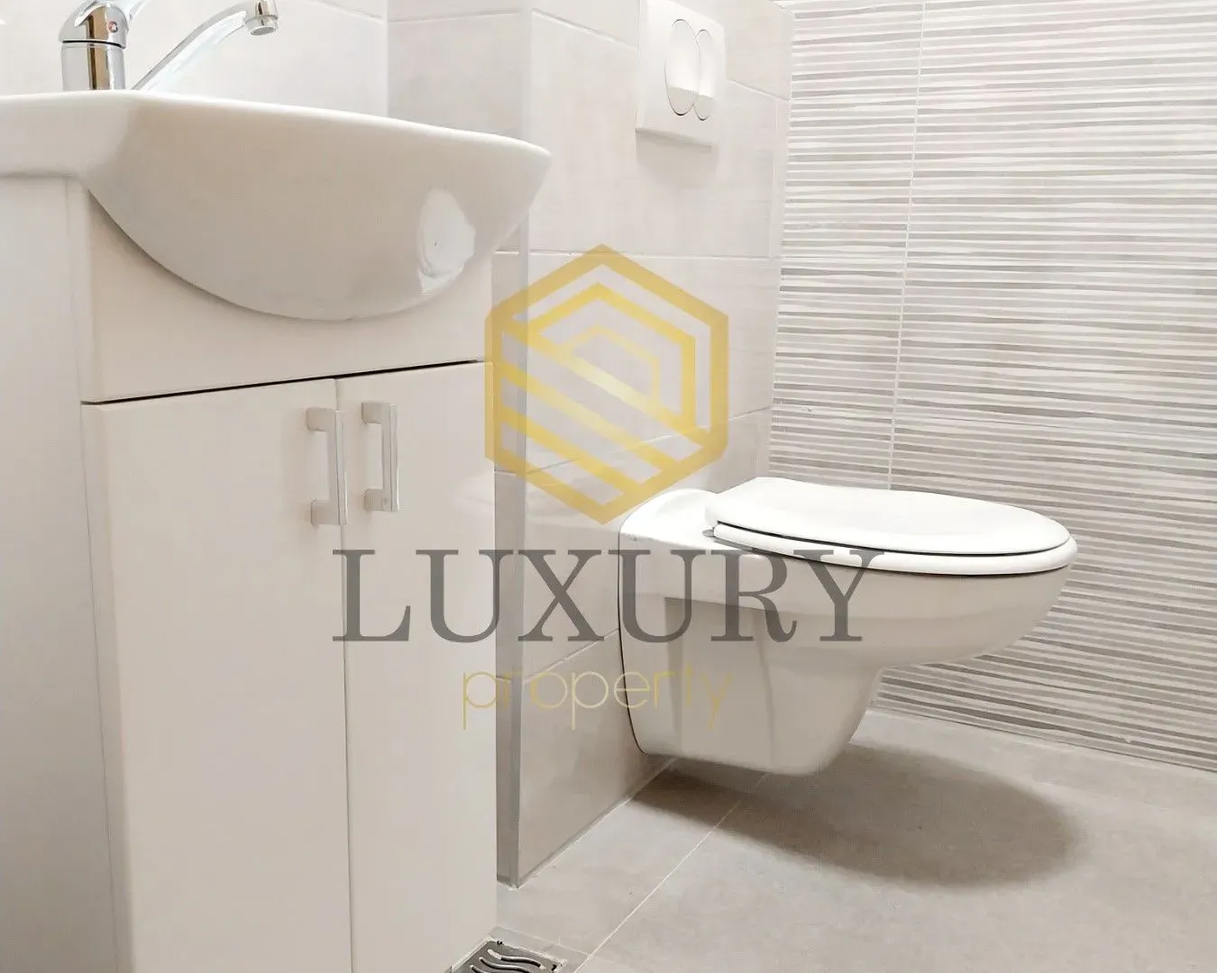 Izdavanje, poslovni prostor, 120m², Centar, Podgorica