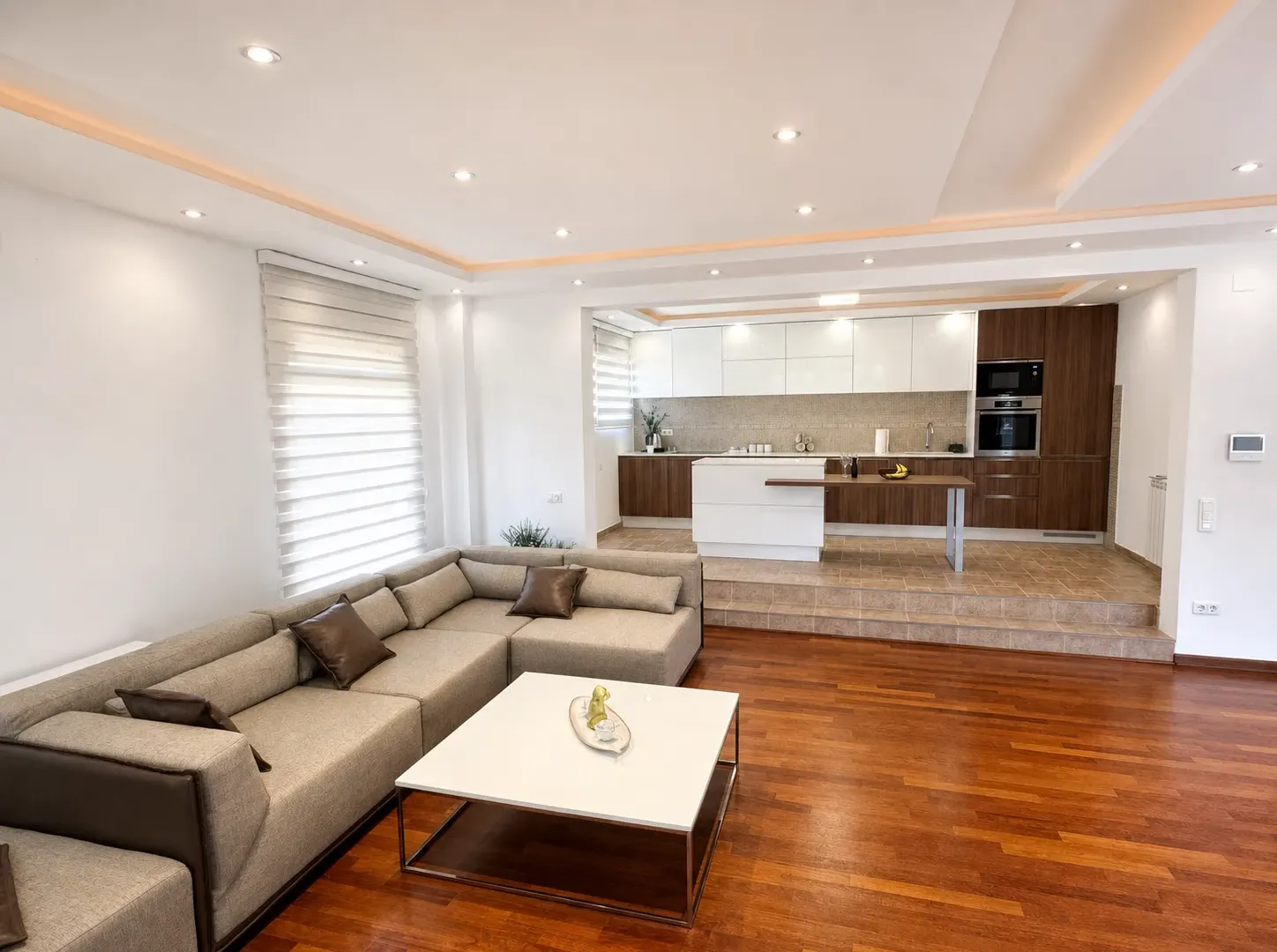 Rent, house, 250m², Utjeha, Bar