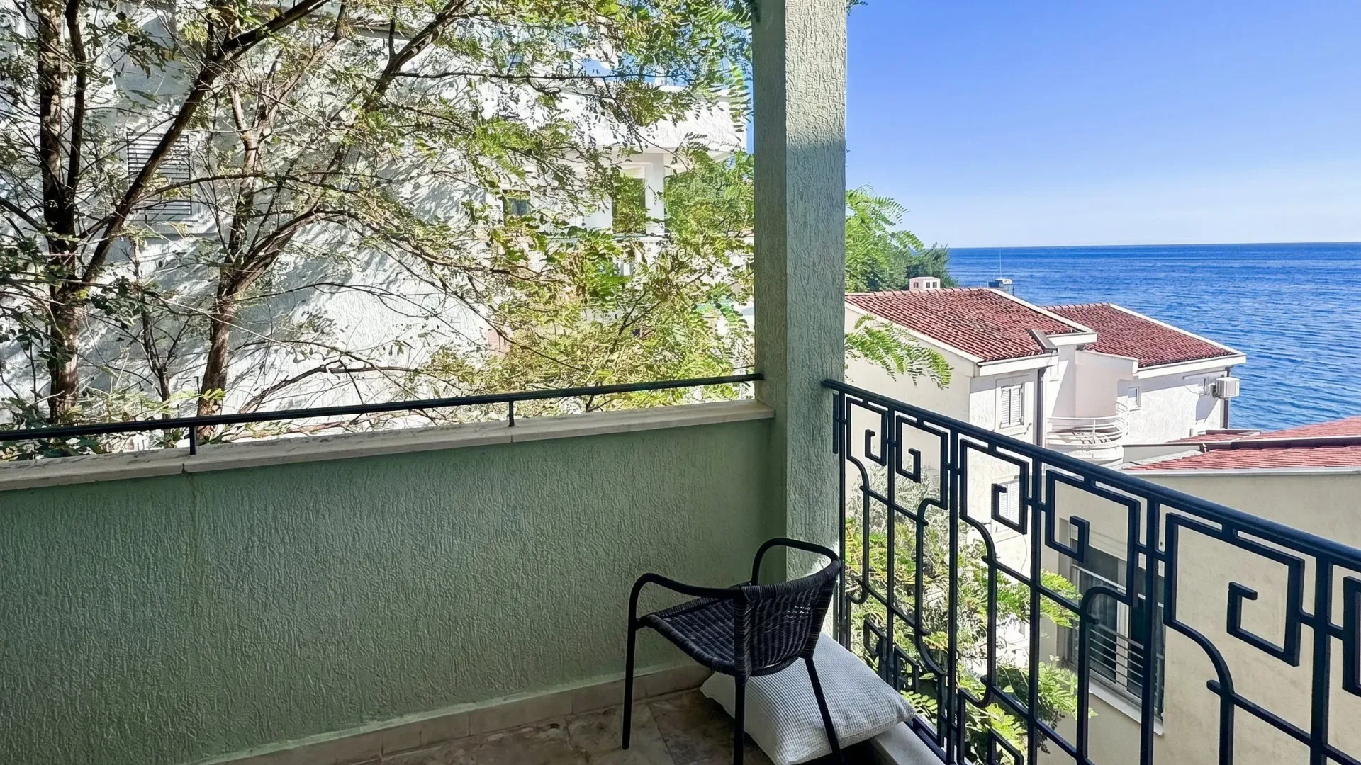 Sale, four bedroom apartment, 89m², Sveti Stefan, Budva