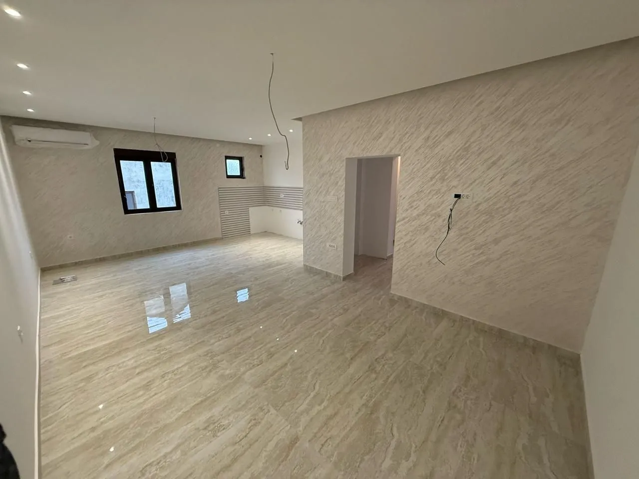 Prodaja, trosoban stan, 78m², Centar, Tivat