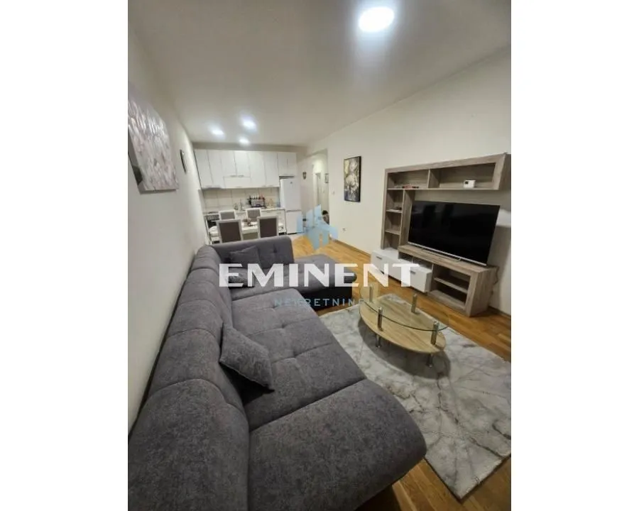 Izdavanje, stan, 55m², Đeram Pijaca, Beograd