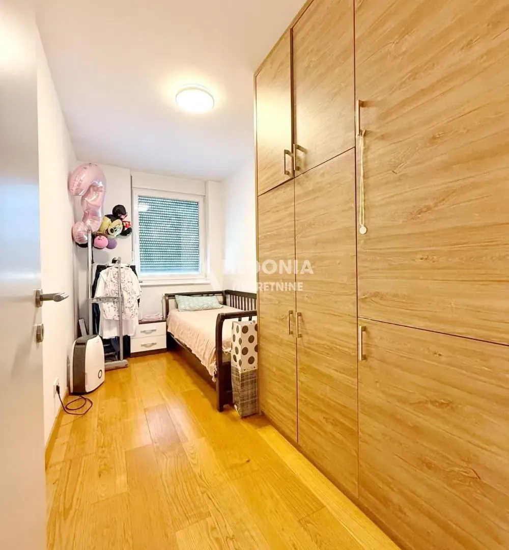 Prodaja, četvorosoban stan, 98m², Zemun Sve Podlokacije, Beograd