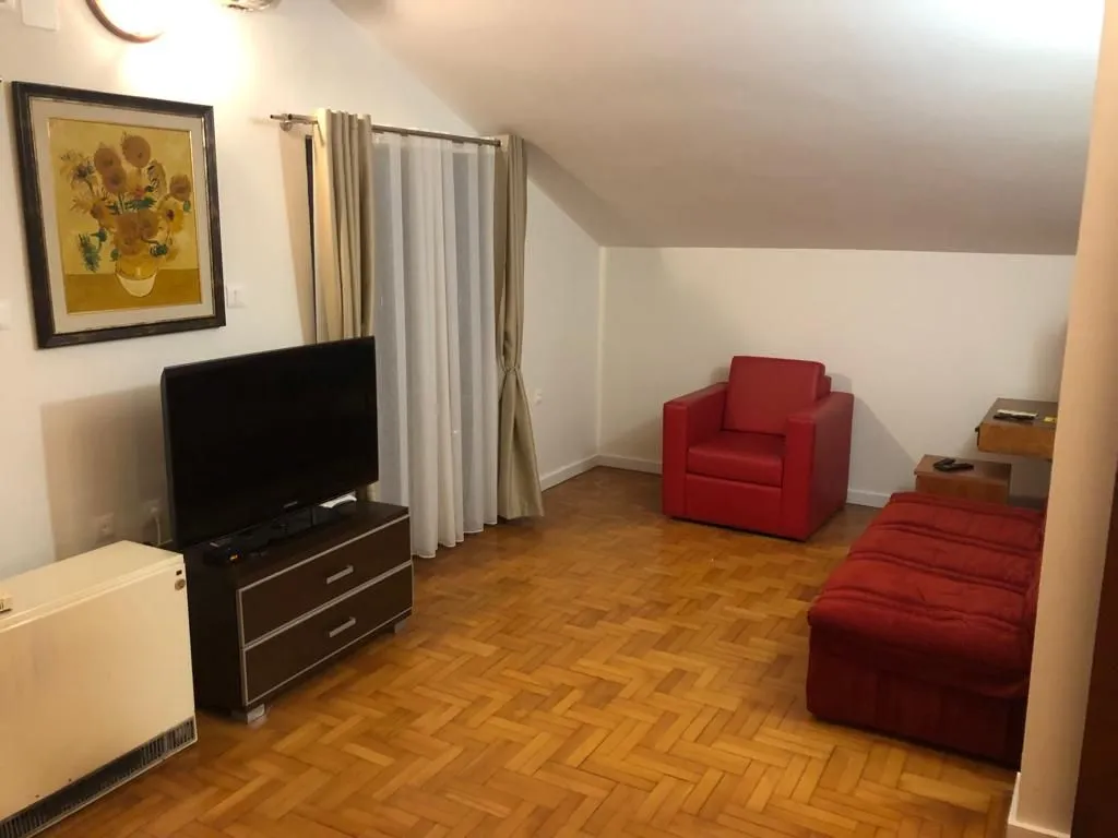 Izdavanje, jednosoban stan, 71m², Momišići, Podgorica