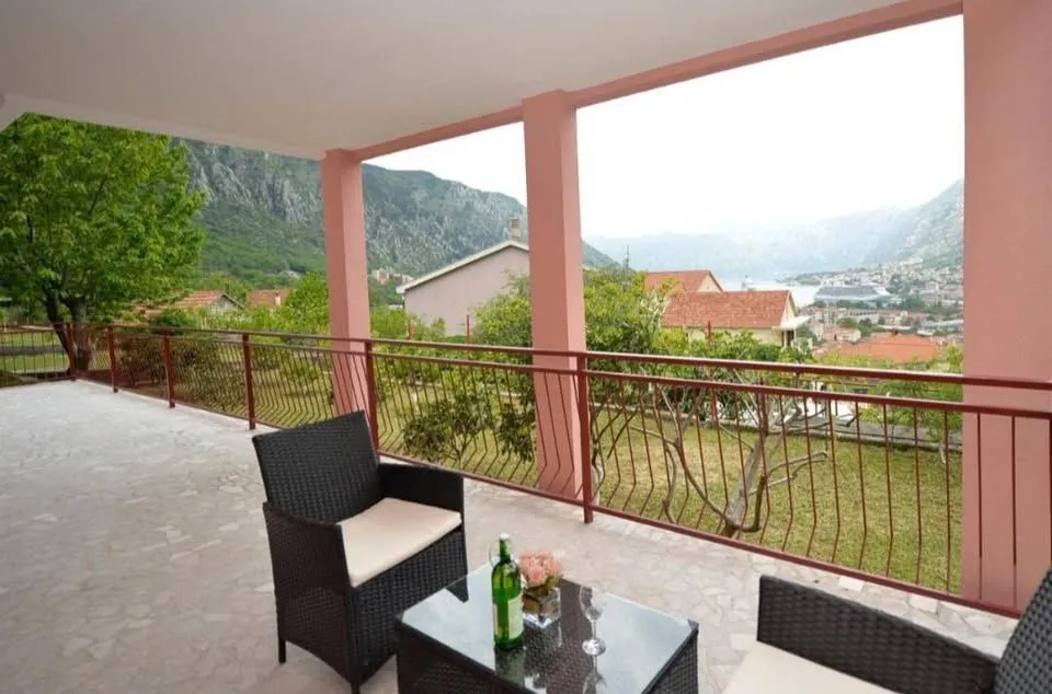 Rent, apartment, 50m², Kotor, Crna Gora