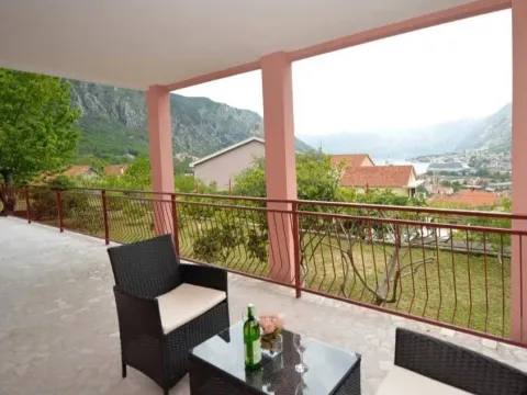 Rent, apartment, 50m², Kotor, Crna Gora - image 2