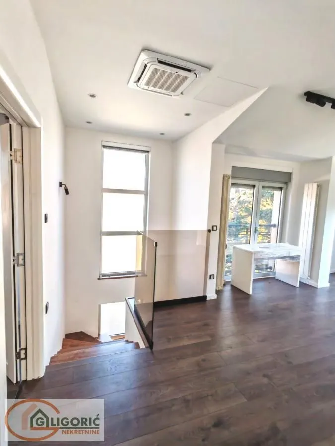 Izdavanje, kuća, 195m², Banovo Brdo, Beograd