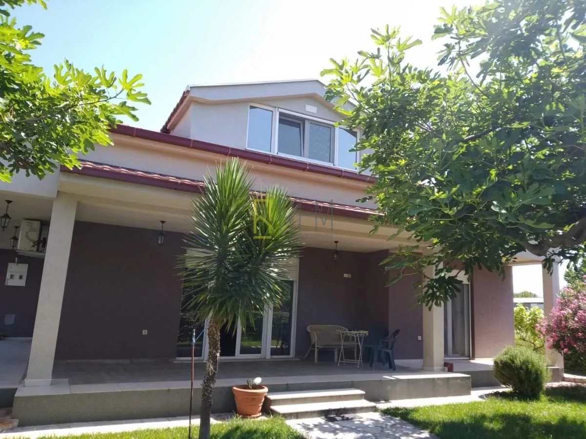 Prodaja, kuća, 180m², Tološi, Podgorica