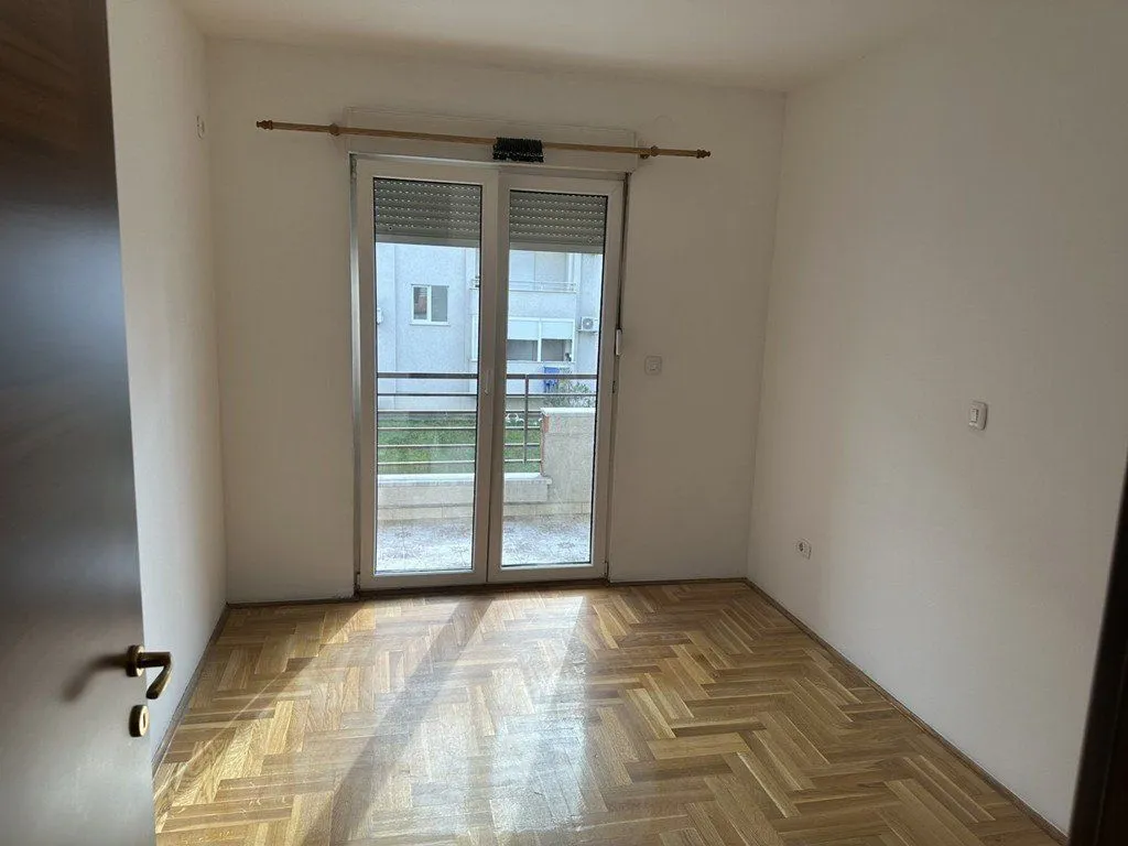 Izdavanje, jednosoban stan, 44m², Tuški Put, Podgorica