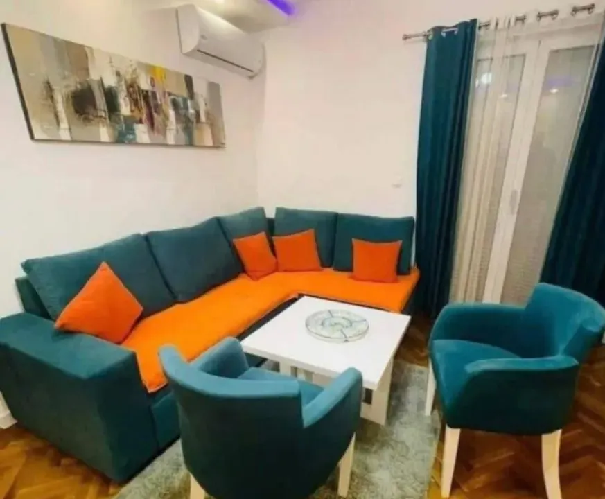 Izdavanje, dvosoban stan, 65m², Babilonija, Budva