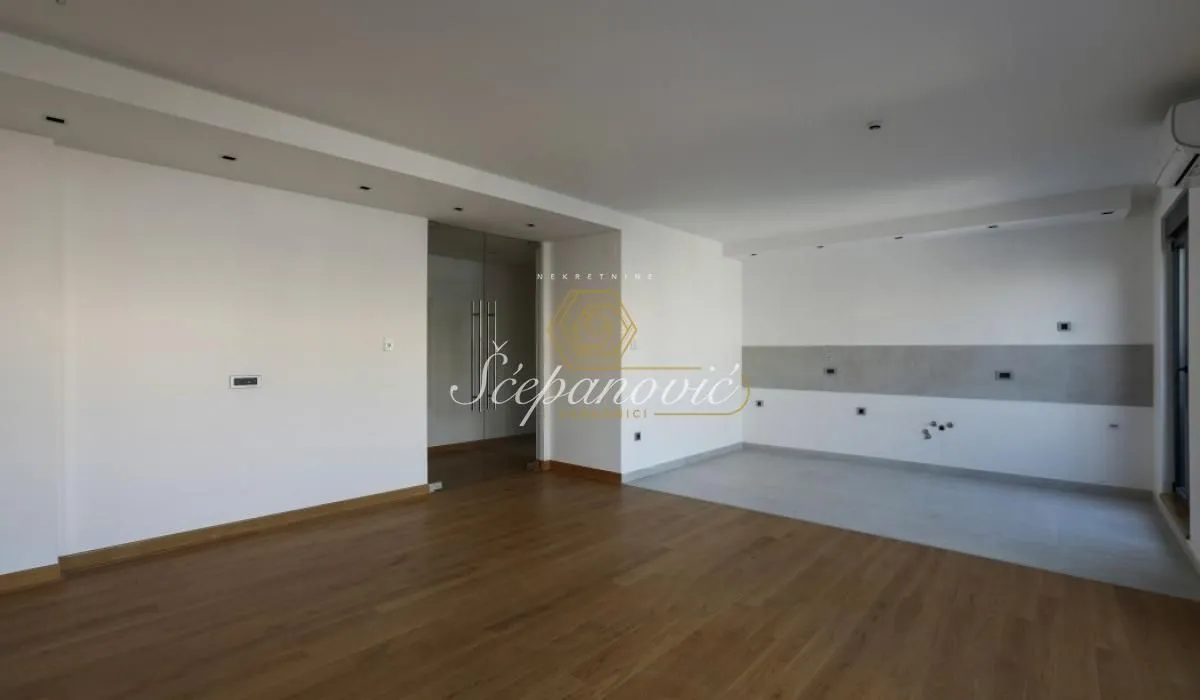 Prodaja, četvorosoban stan, 240m², Adamovićevo Naselje, Novi Sad Sve Podlokacije