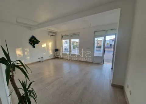 Izdavanje, poslovni prostor, 80m², Tivat, Crna Gora - image 2