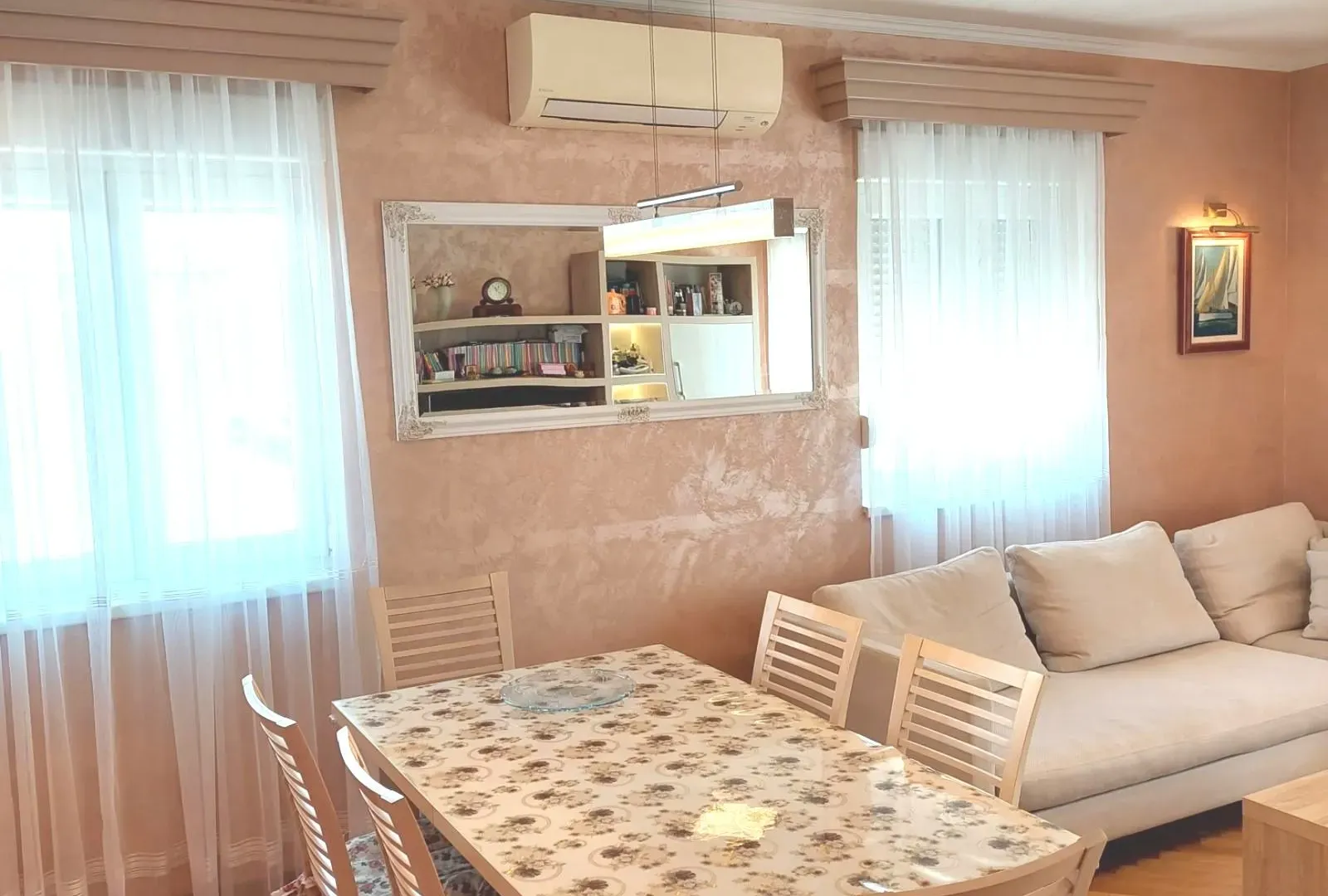 Izdavanje, dvosoban stan, 88m², City Kvart, Podgorica