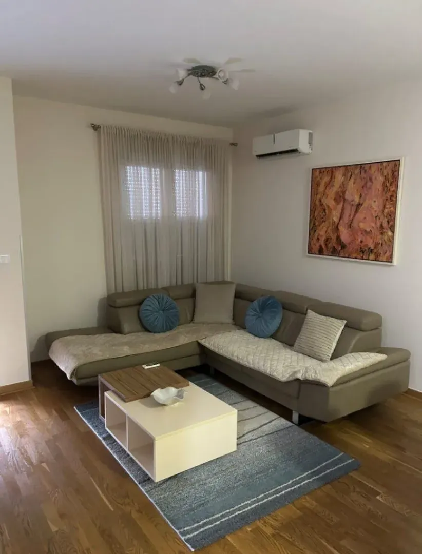 Izdavanje, dvosoban stan, 64m², City Kvart, Podgorica