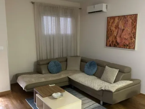 Izdavanje, dvosoban stan, 64m², City Kvart, Podgorica