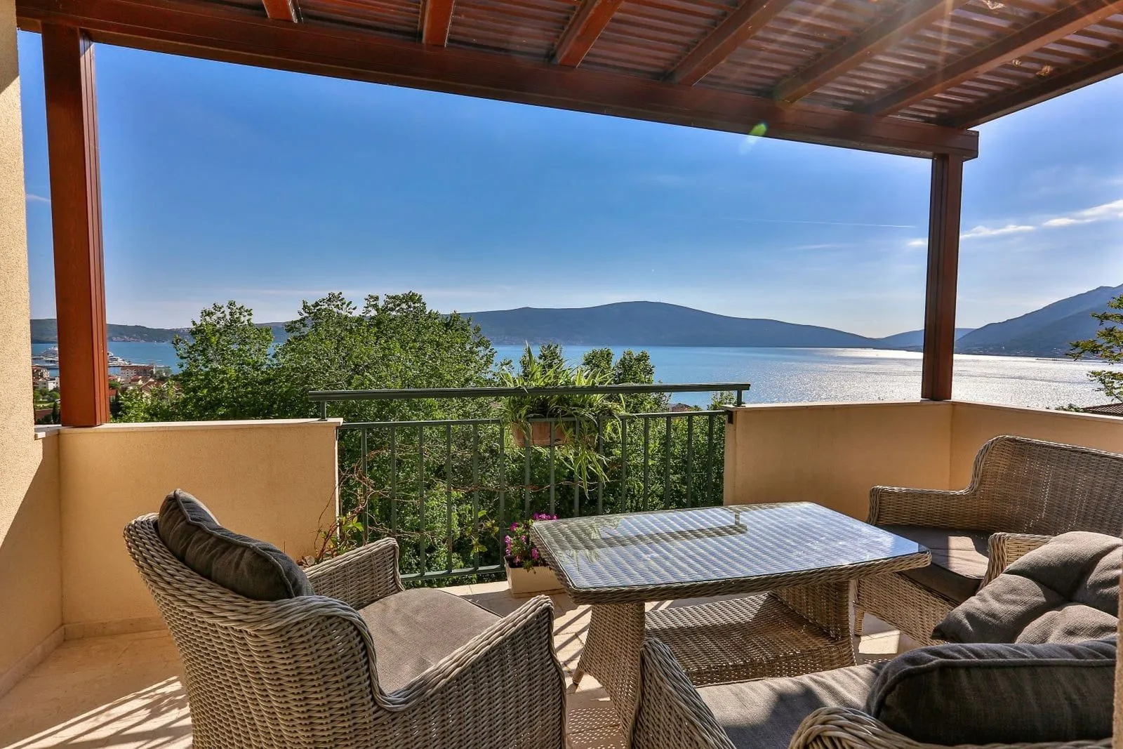 Prodaja, kuća, 240m², Tivat, Crna Gora