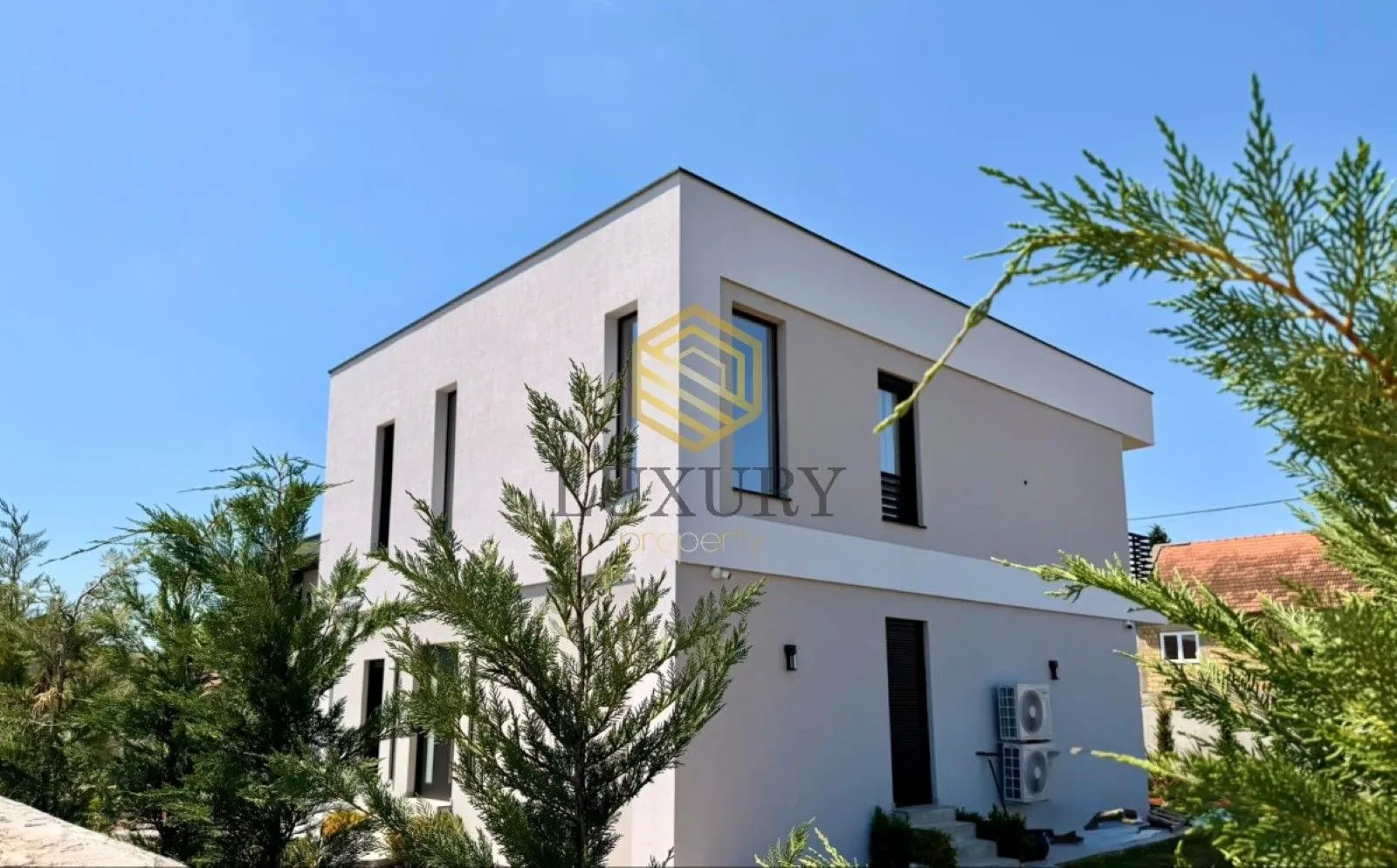 Izdavanje, kuća, 180m², Gornja Gorica, Podgorica