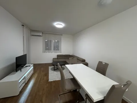 Rent, one bedroom apartment, 49m², Stari Aerodrom, Podgorica - image 11