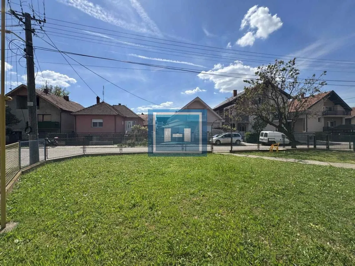 Rent, office space, 84m², Ćuprija, Srbija