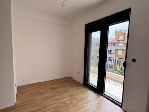 Sale, one bedroom apartment, 40m², Adok, Budva - image 6