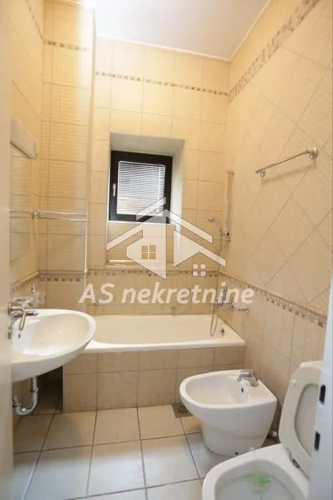 Izdavanje, kuća, 550m², Voždovac Sve Podlokacije, Beograd
