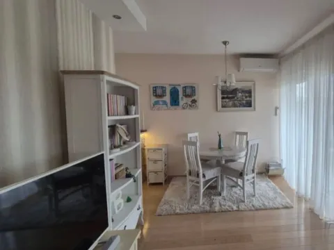 Izdavanje, jednosoban stan, 55m², City Kvart, Podgorica - image 6