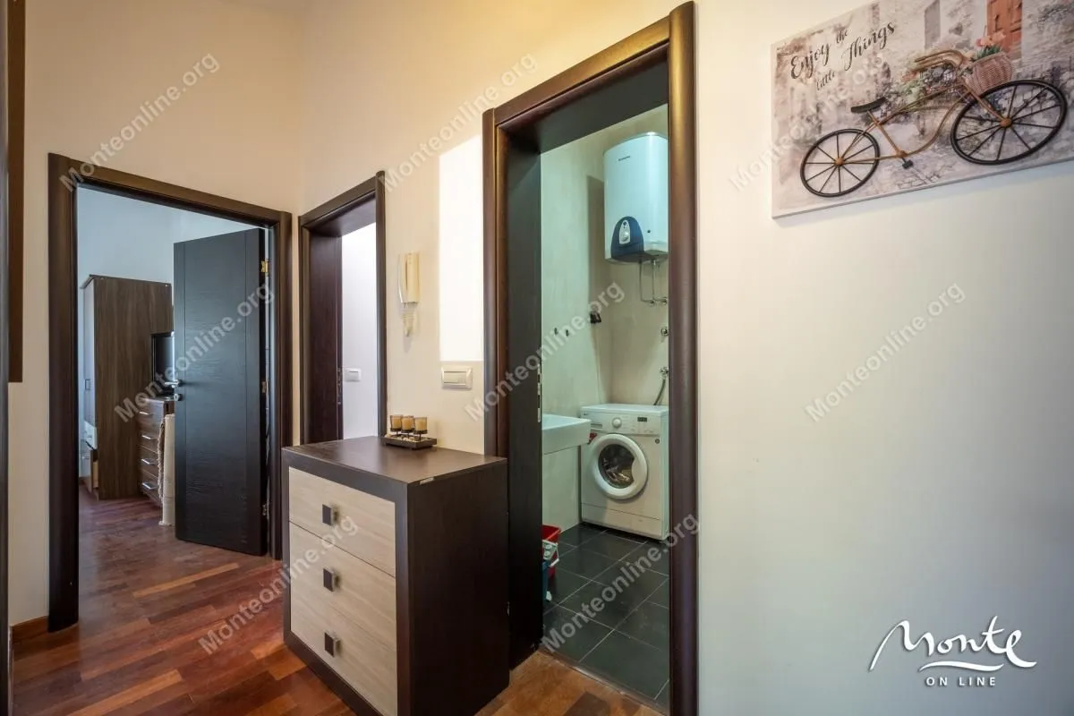 Prodaja, dvosoban stan, 61m², Dobrota, Kotor