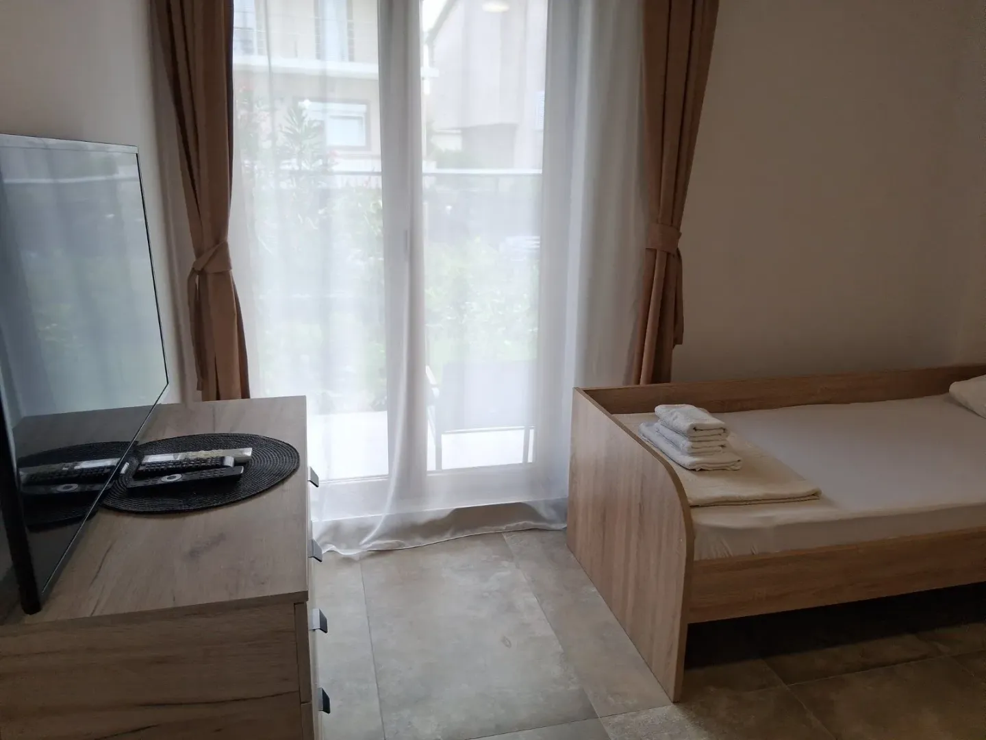Izdavanje, dvosoban stan, 55m², Marići, Tivat